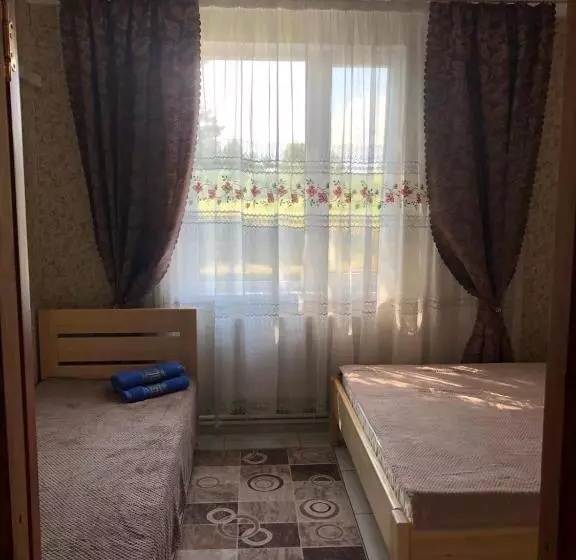 Majatalo білий птах
