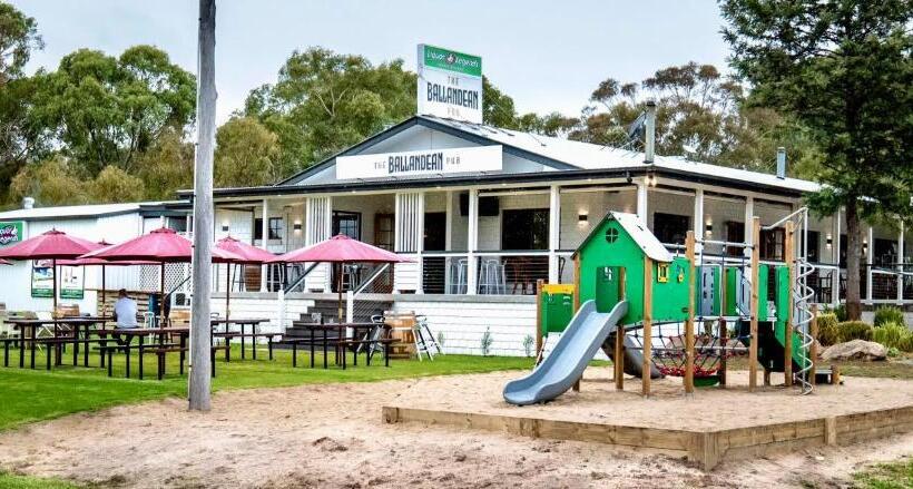 The Ballandean Pub & Motel