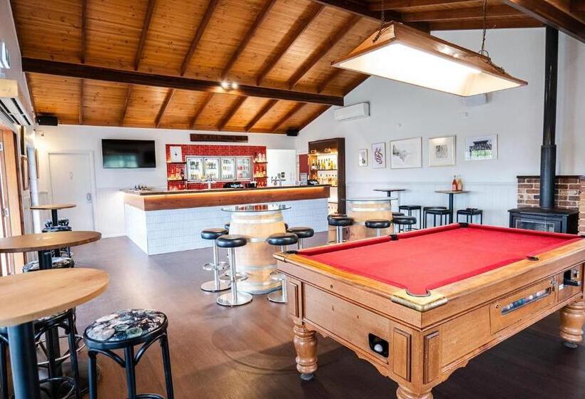 The Ballandean Pub & Motel