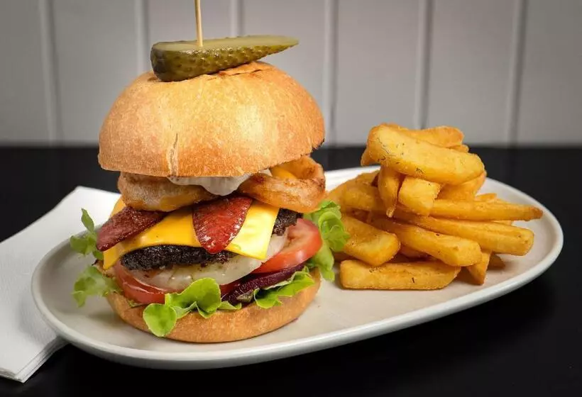 The Ballandean Pub & Motel