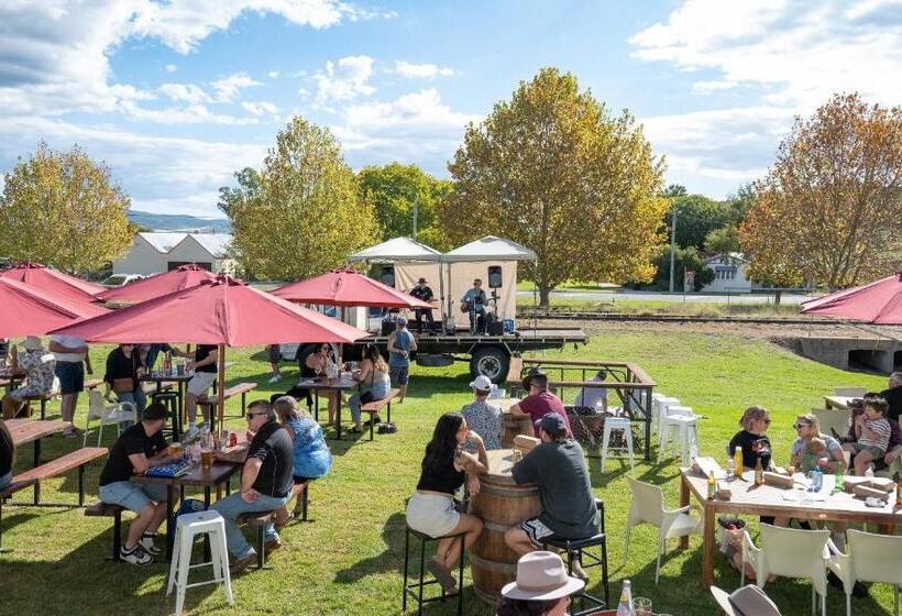 The Ballandean Pub & Motel