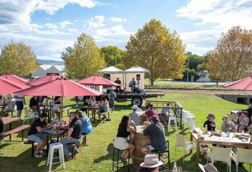 The Ballandean Pub & Motel