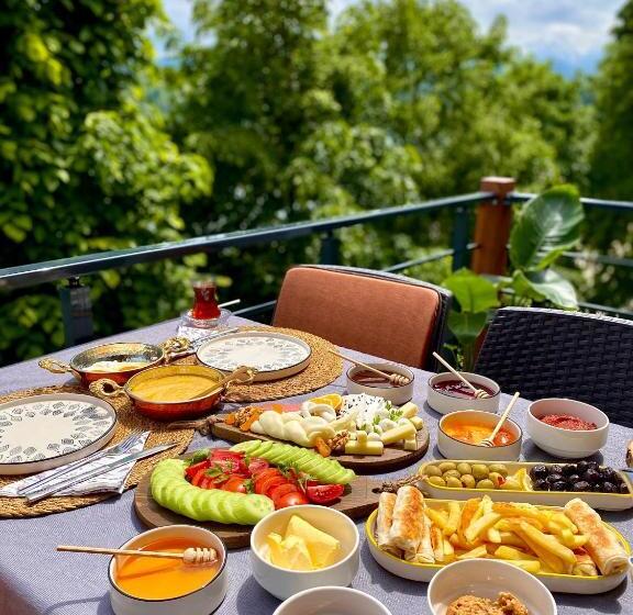 مبيت وإفطار Ces Bungalov