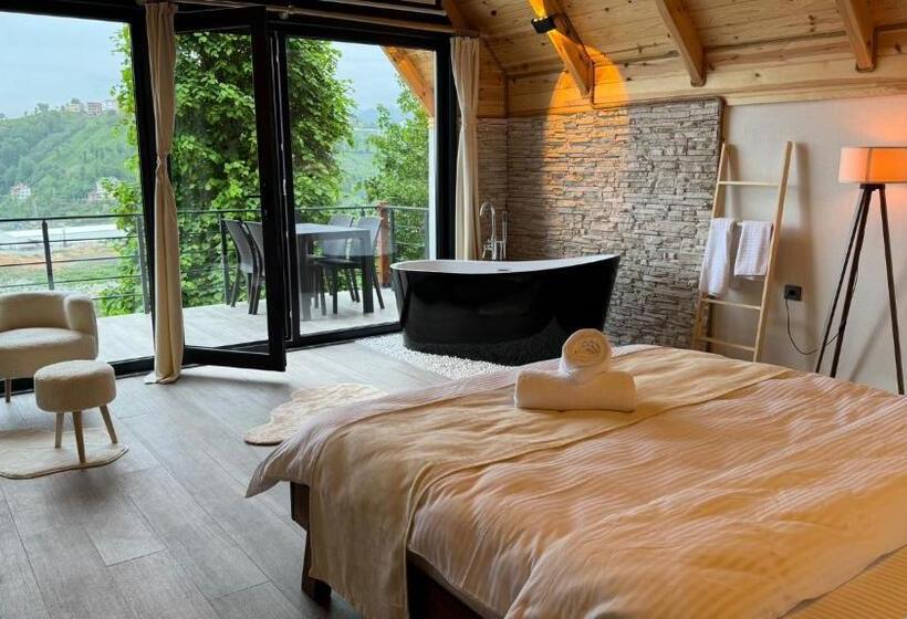 مبيت وإفطار Ces Bungalov