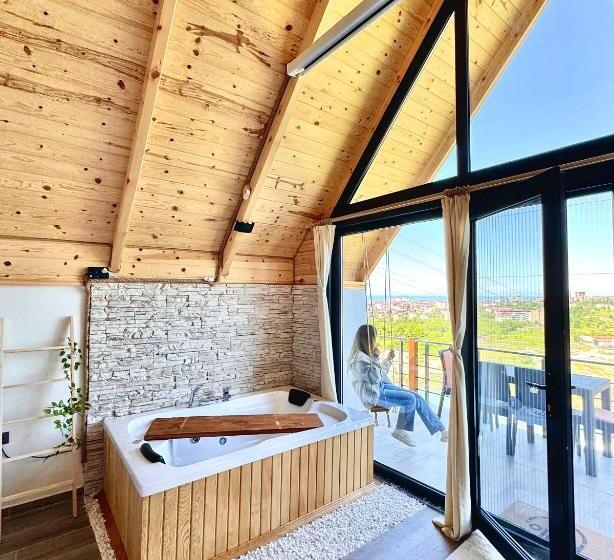 مبيت وإفطار Ces Bungalov