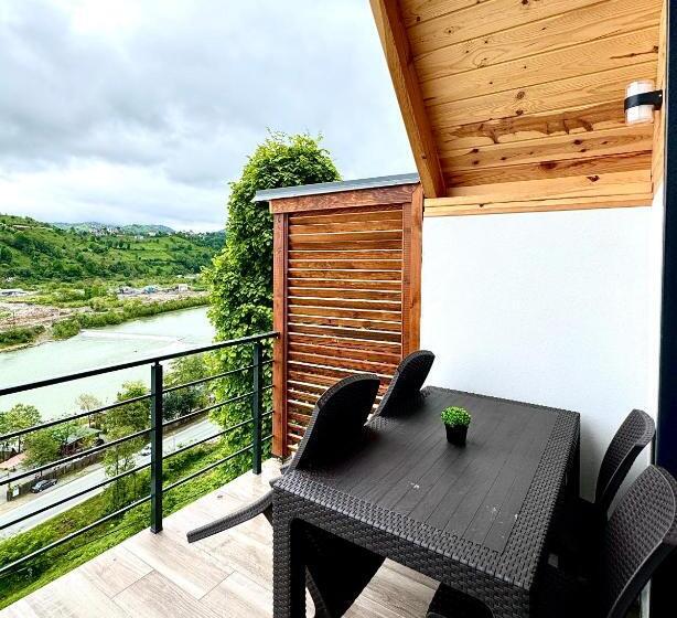 مبيت وإفطار Ces Bungalov