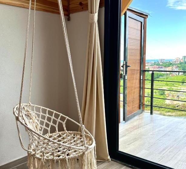 مبيت وإفطار Ces Bungalov