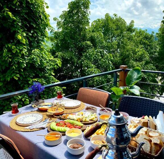 مبيت وإفطار Ces Bungalov