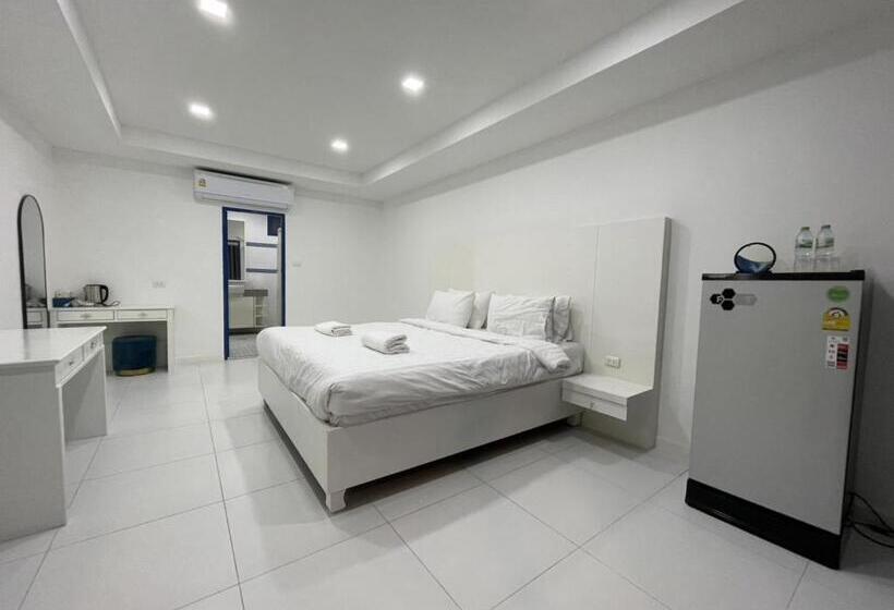 Collection O To The Sea Resort Thailand