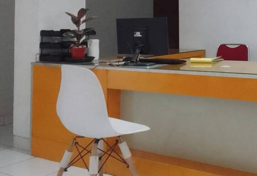 فندق Oyo 93808 Lincoln Dormitory