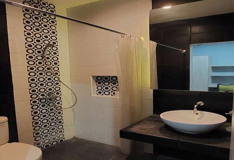 فندق Oyo 93808 Lincoln Dormitory