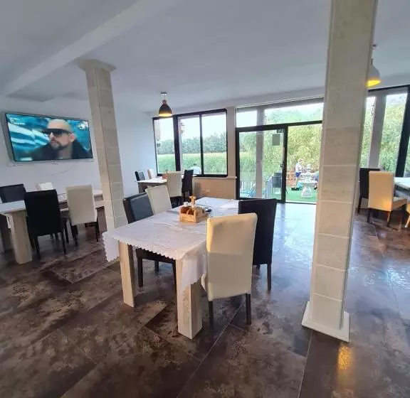 ペンション Casa Egreta Alba
