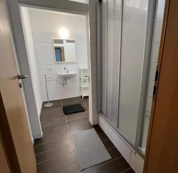 Majatalo Doppelzimmer Mit Bad  Fernseher