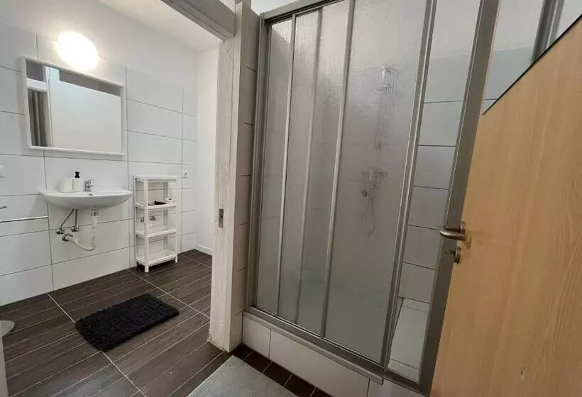 Majatalo Doppelzimmer Mit Bad  Fernseher