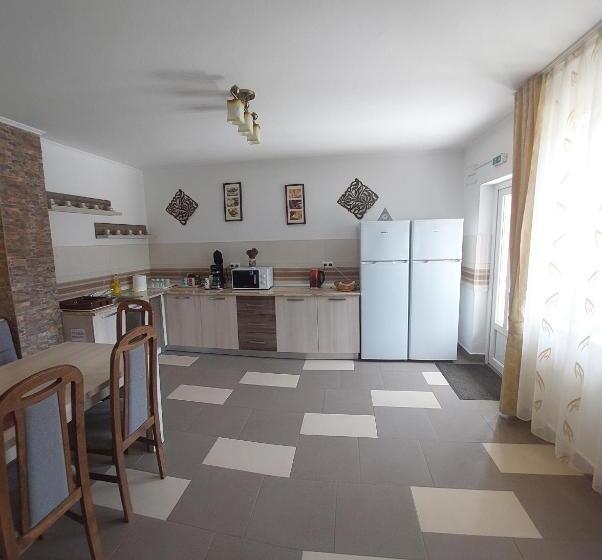 پانسیون Vila Roxana