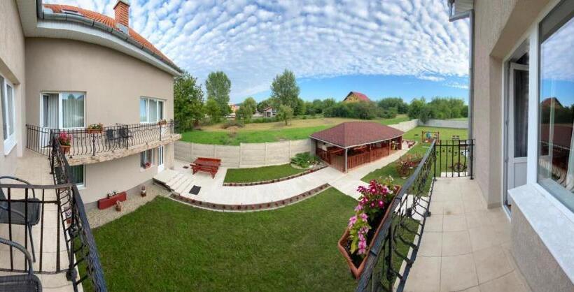 پانسیون Vila Roxana