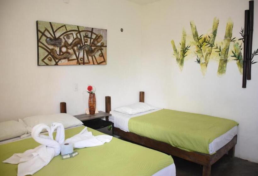 فندق صغير Emotion Avenida Tulum Hotel & Hostal