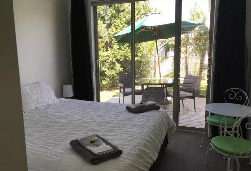 تختخواب و صبحانه Jennie's In Whitianga