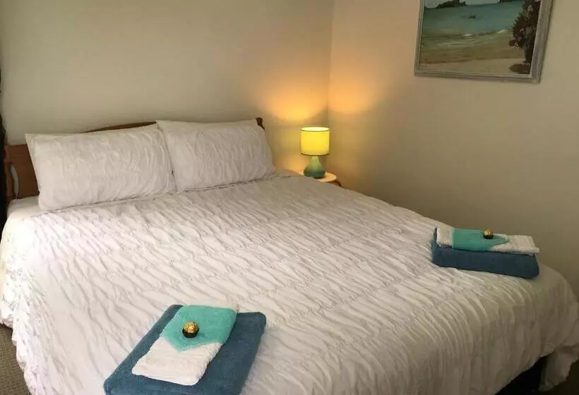 تختخواب و صبحانه Jennie's In Whitianga