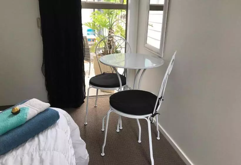 تختخواب و صبحانه Jennie's In Whitianga