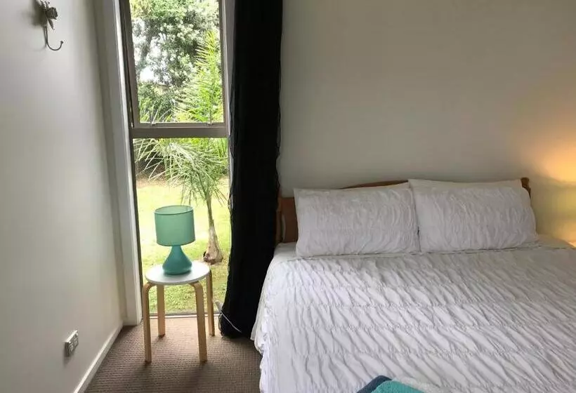 تختخواب و صبحانه Jennie's In Whitianga