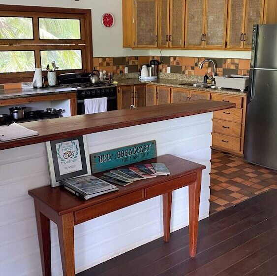 تختخواب و صبحانه Turtle Beach House