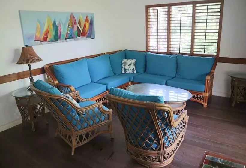 تختخواب و صبحانه Turtle Beach House