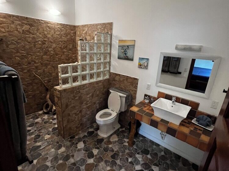 تختخواب و صبحانه Turtle Beach House