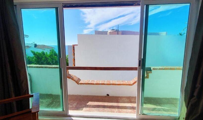 Hill House Mazatlan   Bed & Breakfast