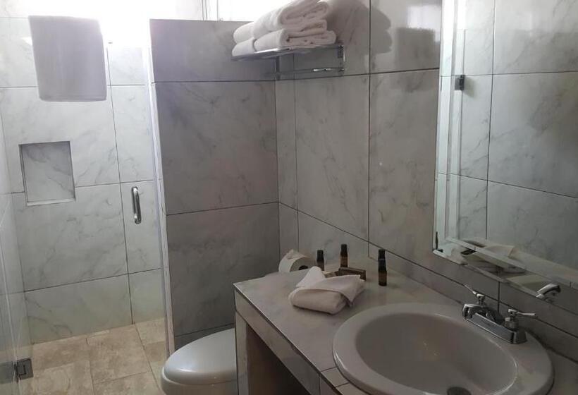 Hill House Mazatlan   Bed & Breakfast