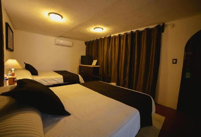 Hill House Mazatlan   Bed & Breakfast