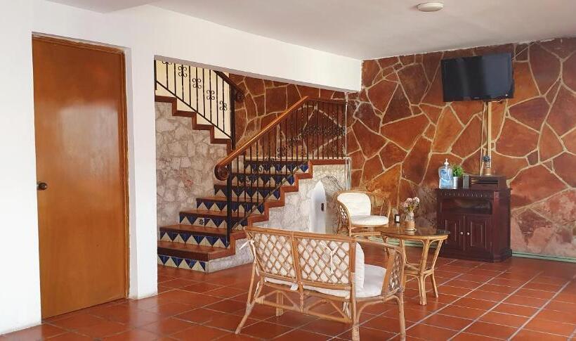 Hill House Mazatlan   Bed & Breakfast