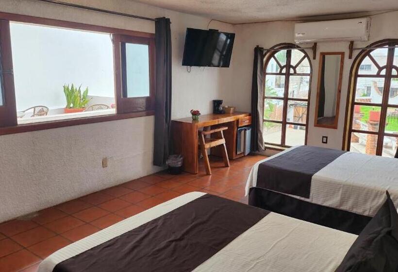 Hill House Mazatlan   Bed & Breakfast