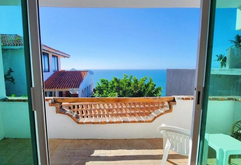 Hill House Mazatlan   Bed & Breakfast