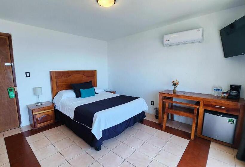 Hill House Mazatlan   Bed & Breakfast