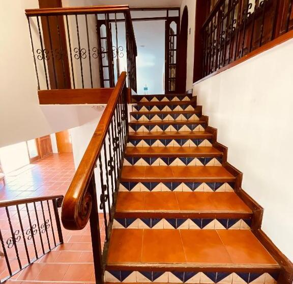 Hill House Mazatlan   Bed & Breakfast