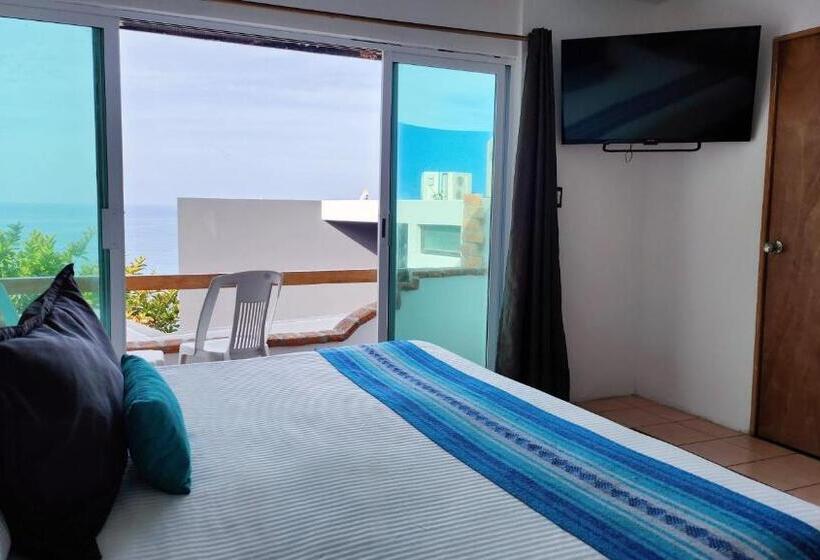 Hill House Mazatlan   Bed & Breakfast