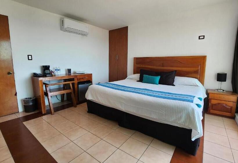 Hill House Mazatlan   Bed & Breakfast