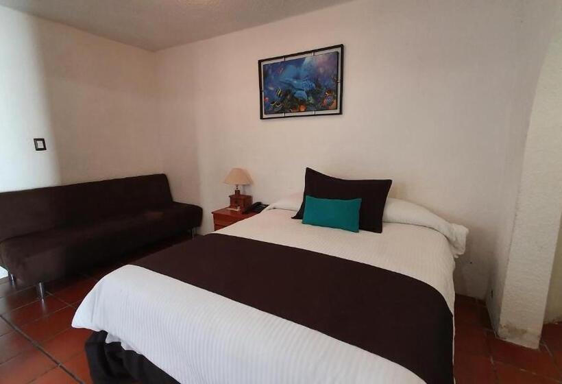 Hill House Mazatlan   Bed & Breakfast