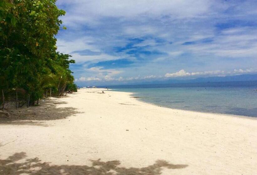 אתר נופש Ravenala Beach Bungalows