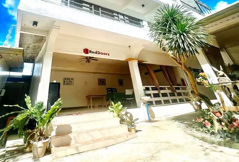 ホテル Reddoorz @ Lualhati Garden Cottage El Nido Palawan