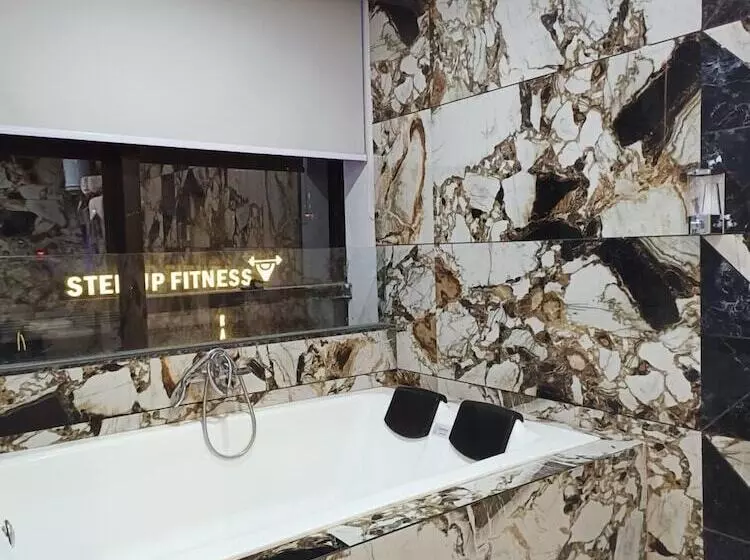 Hotelli The Parker Inn By Kbnt Group