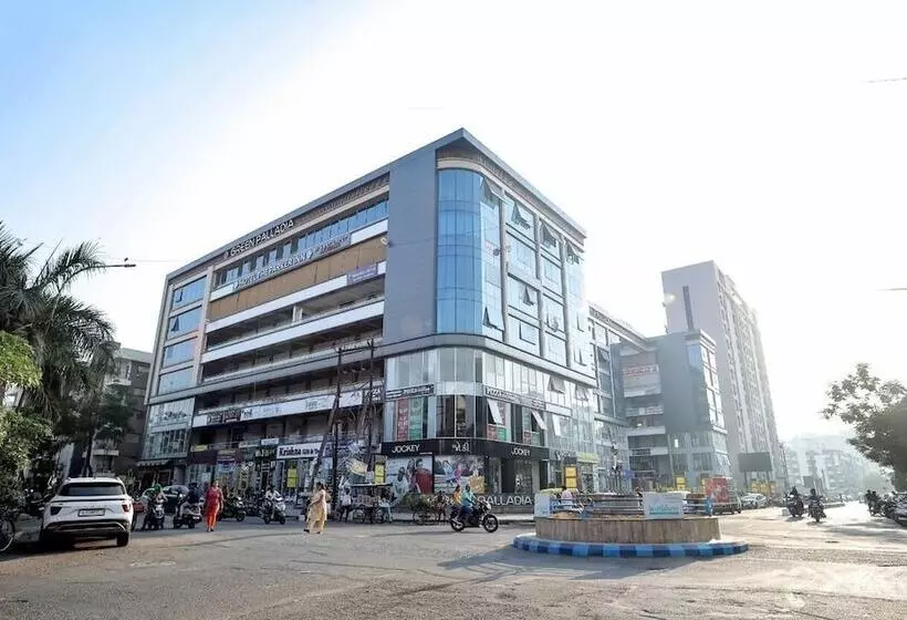 Hotelli The Parker Inn By Kbnt Group