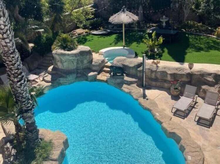 هتل The Red Farm Relais & Spa