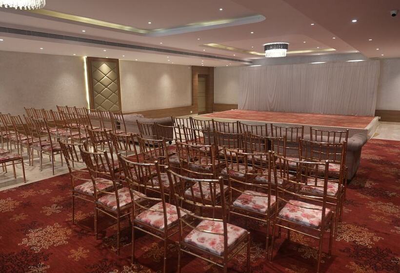 אתר נופש The Wave International