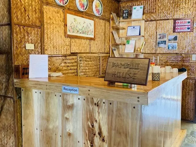 Aamiaismajoitus (B&B) Bamboo House Beach Lodge & Restaurant