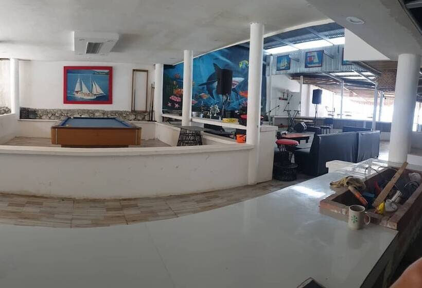 Gumleaves Hotel Barreto