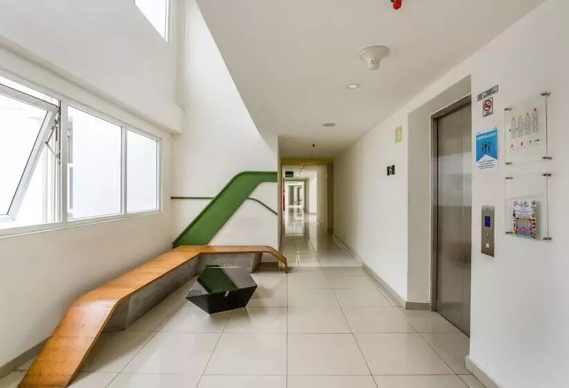 ホテル Afira Rooms Aeropolis By Oyo Rooms