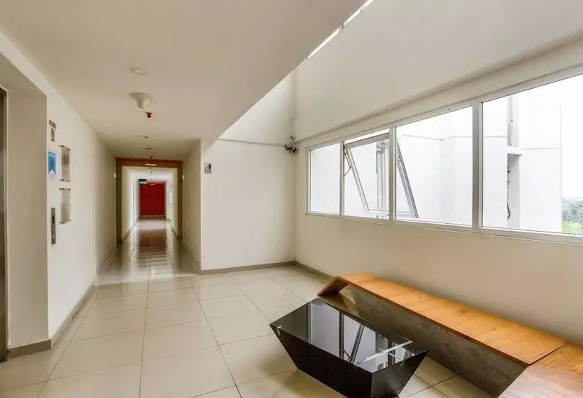 ホテル Afira Rooms Aeropolis By Oyo Rooms