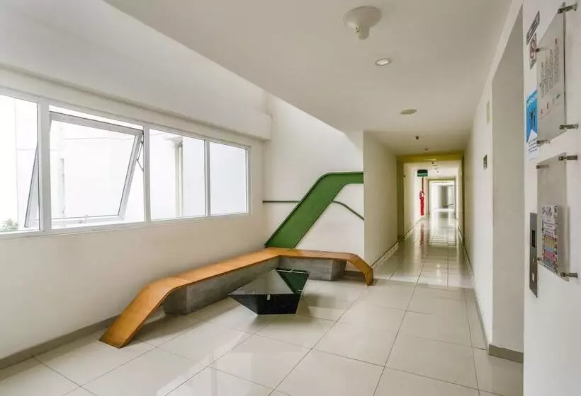 ホテル Afira Rooms Aeropolis By Oyo Rooms